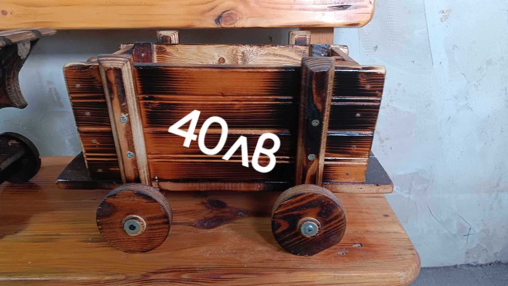 Продавам дървени стойки за вино,декоративни лампи,тоалетки,кладенчета