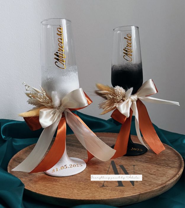 Aranjamente pentru paharele de nunta