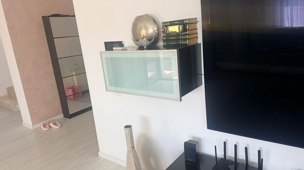 Mobillier complet living + Pantofar cu 5 usi (cu oglinda, de la Mobexpert) + Cuier de perete pentru haine