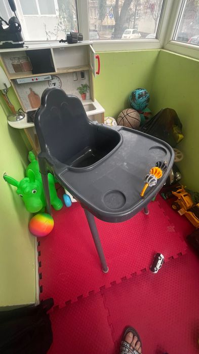 столче за хранене с табличка