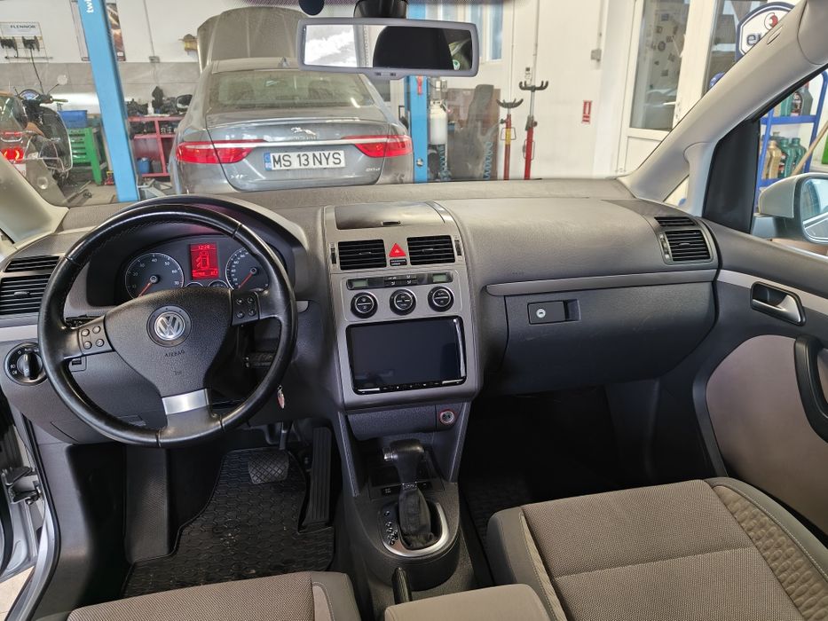 Vând vw  cross touran 7locuri  1.4 tsi  cutie viteze automată