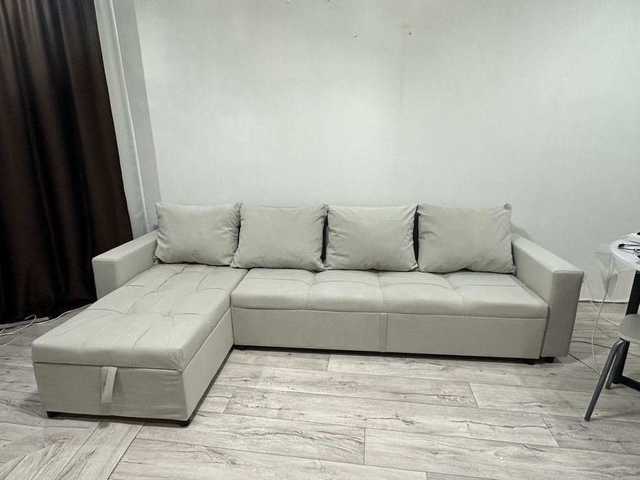 Продам диван в хорошем состоянии.