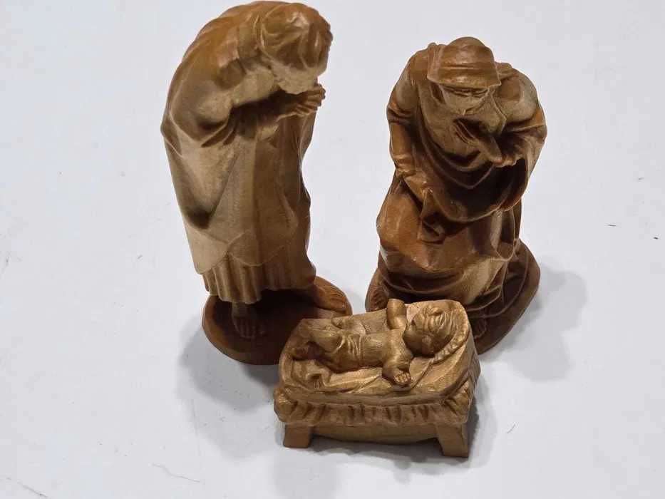 Lot vintage de 8 icoane si obiecte religioase
