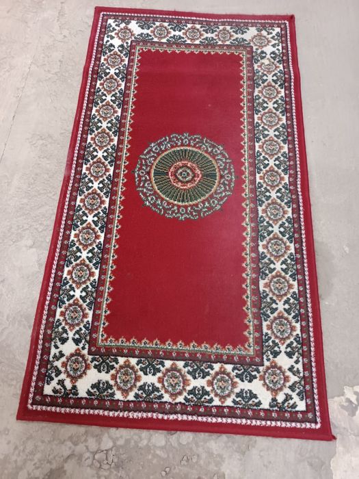 Covor decorativ cu dimensiunile 150 × 80 cm,