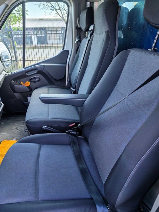 Vand Renault Master cu prelata si lift