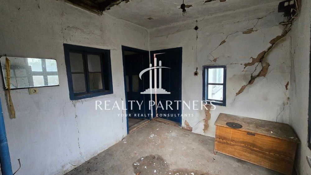 Продава Къща - с. Лесковец, обл. Перник