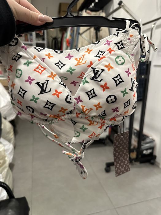 НА ЕДРО Дамски бански НА ЕДРО