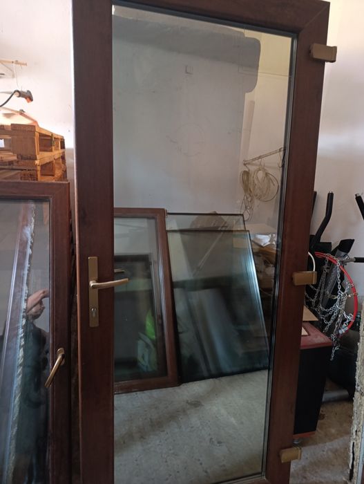 Ușa termopan cu toc aluminiu