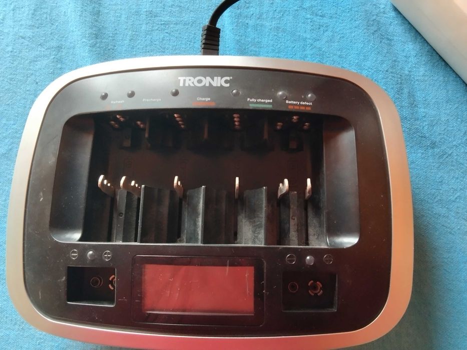 голямо оригинално немско зарядно за всички видове батерии , NI-MH