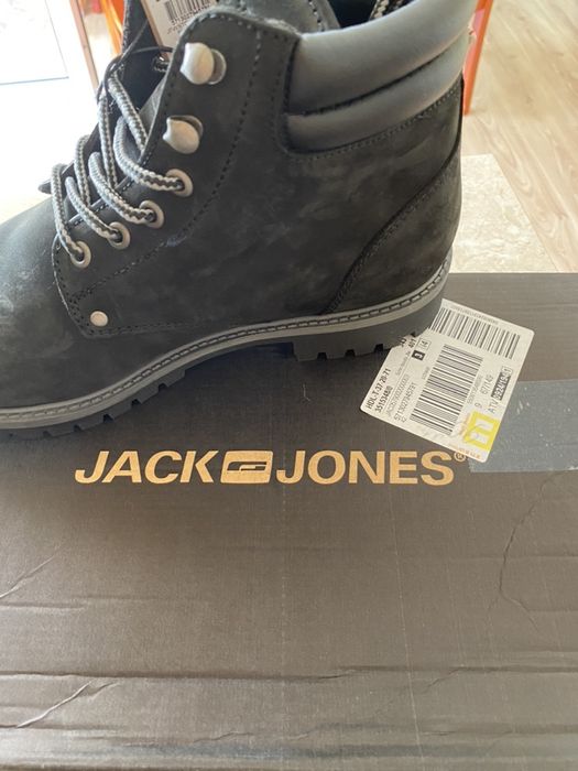 Боти J. J подходящи за мъже