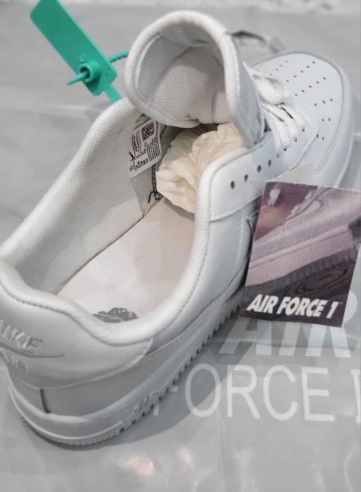 Продам кроссовки Nike