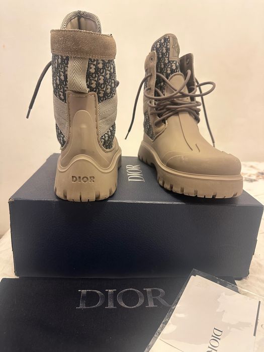 Обувки на марката Dior