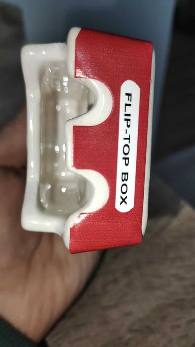 Scrumiera tip pachet tigari marlboro