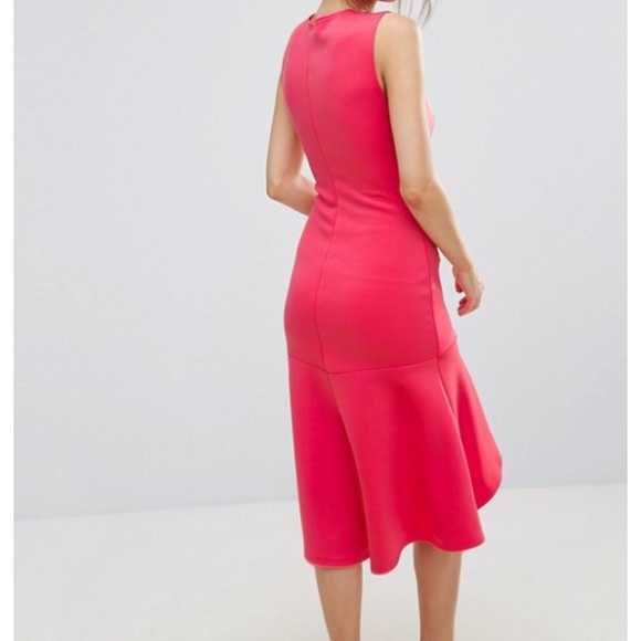 Нова рокля Club of London