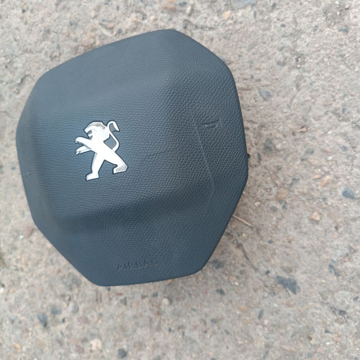 Преден капак Пежо 2008 след 2020г.