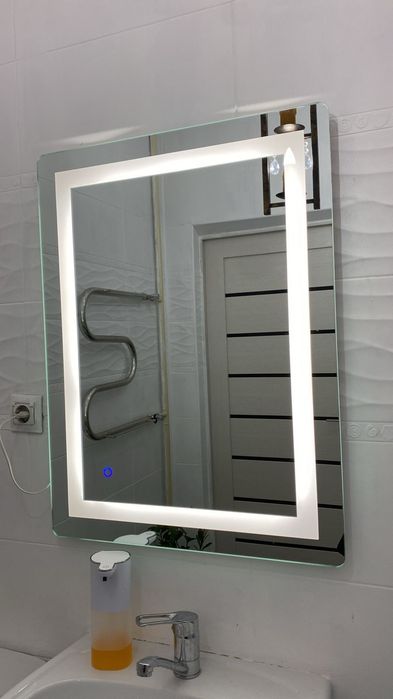 продам Зеркало с подсветкой