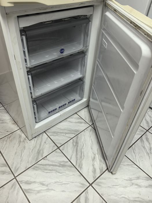 Combină frigorifica Whirlpool clasa A, 347 litri, 2 compresoare