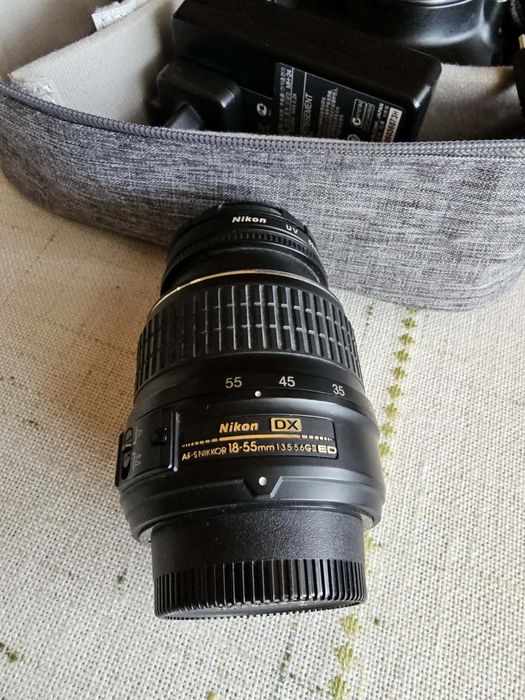 Pachet DSLR Nikon D5100 (Body + Obiectiv), Încărcător Original + Geantă