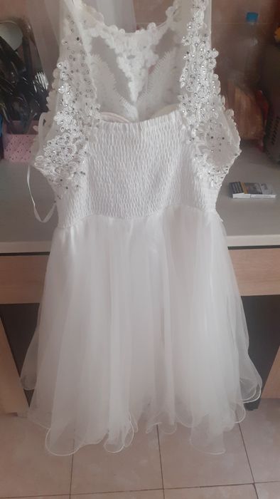 Vând rochie   albă