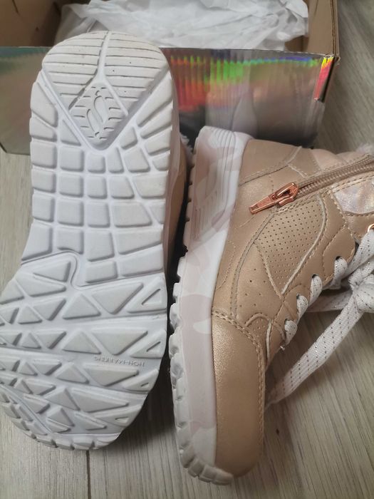 Vând skechers ghete cu lumini și fără lumini