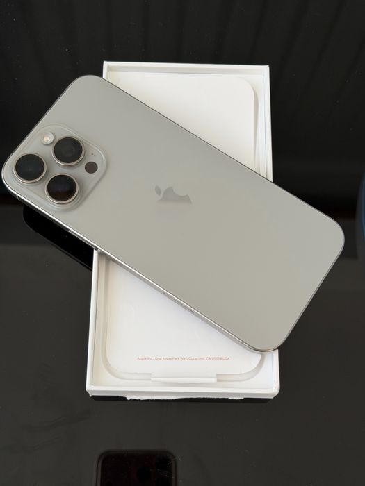 Vand iPhone 16 pro Max 256 gb in garantie VARIANTE CU IPHONE AIR