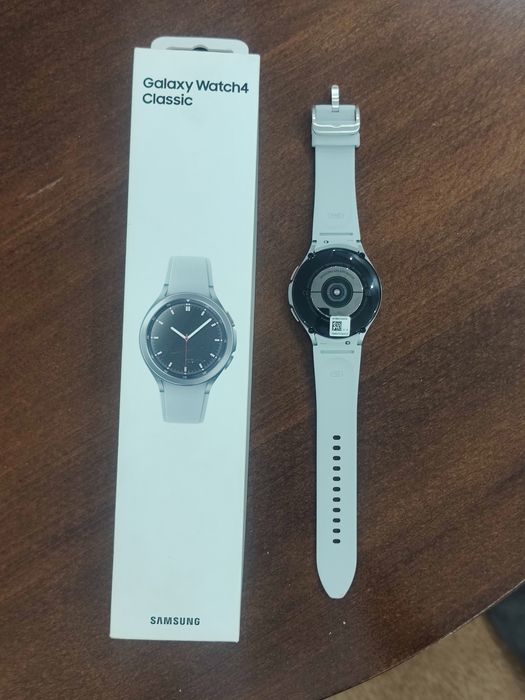 Часовник Samsung Galaxy watch4 classic