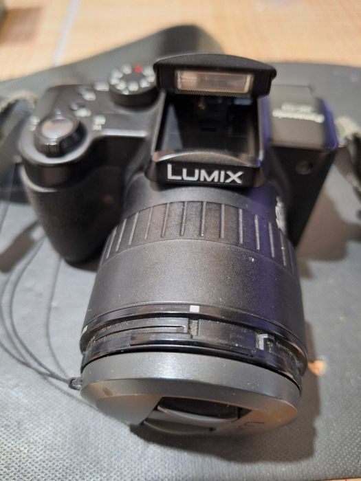 Aparat foto Pansonic in stare perfecta de functionare - Lumix DMC FZ 5 12X