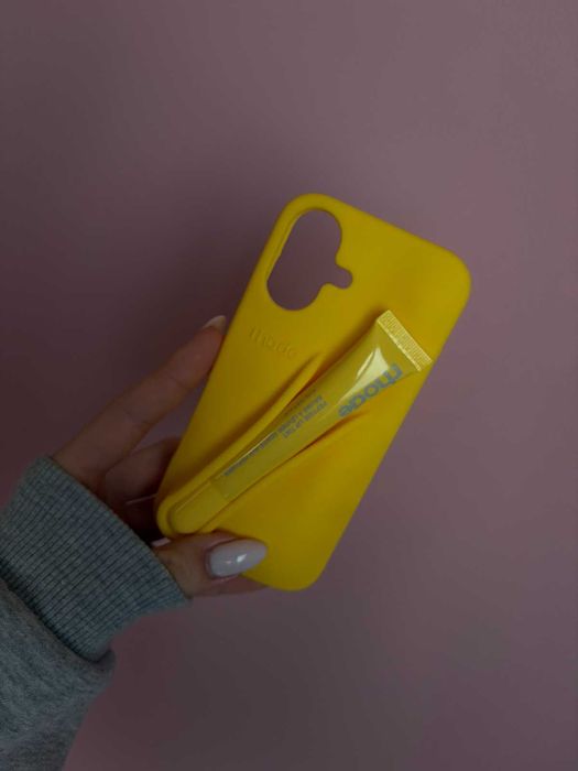 Калъф с гланц за iPhone 16, жълт