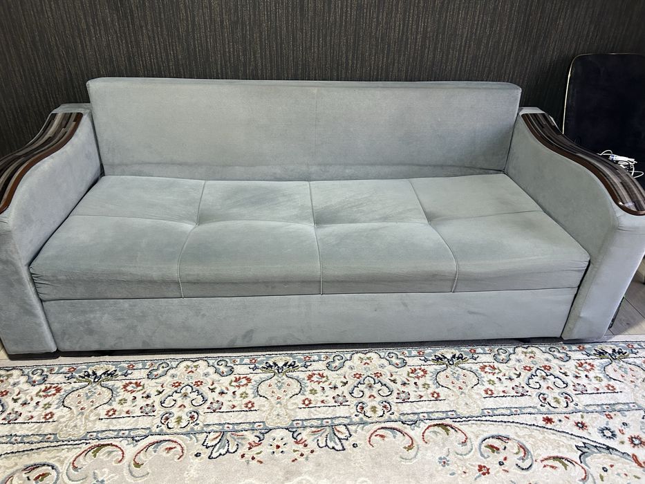 Диван в хорошем состояний