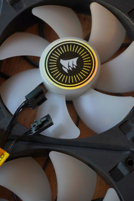 6x Ventilatoare Corsair – 5x ML120 RGB Elite + 1x RS120 5V ARGB
