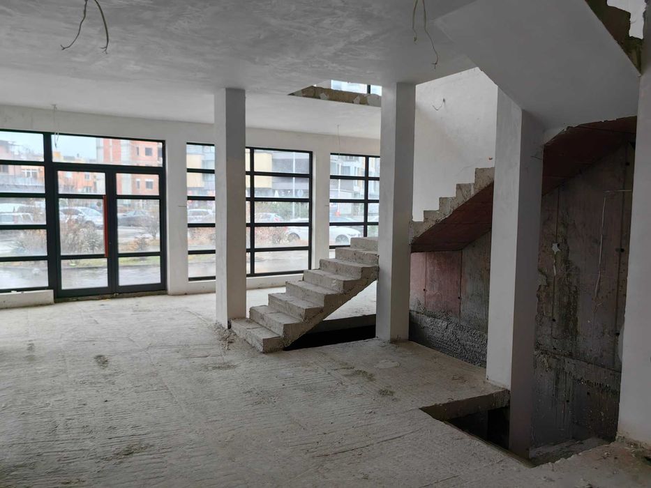 Ъглов бизнес имот магазин под наем на ул. Рая 6, Пловдив