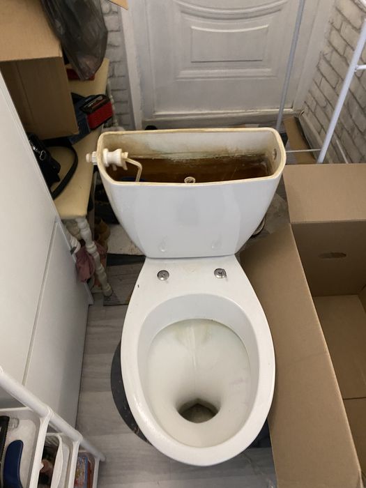 Унитаз б/у полный комплект.