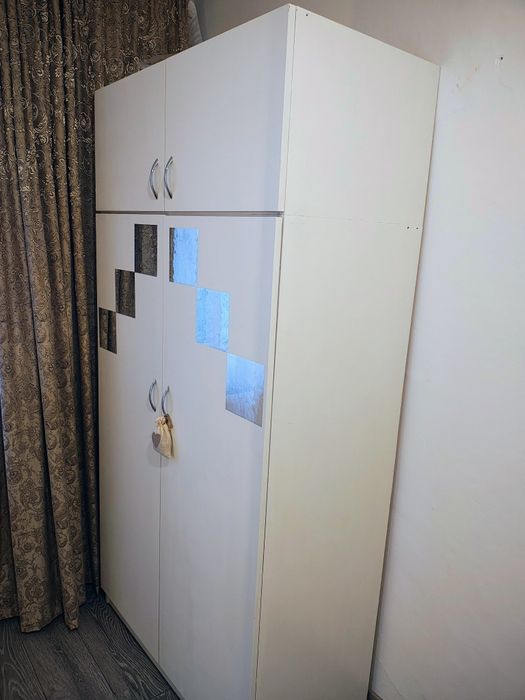 Dulap haine in stare foarte buna