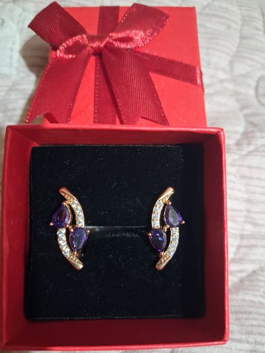 Продам серьги для девушек