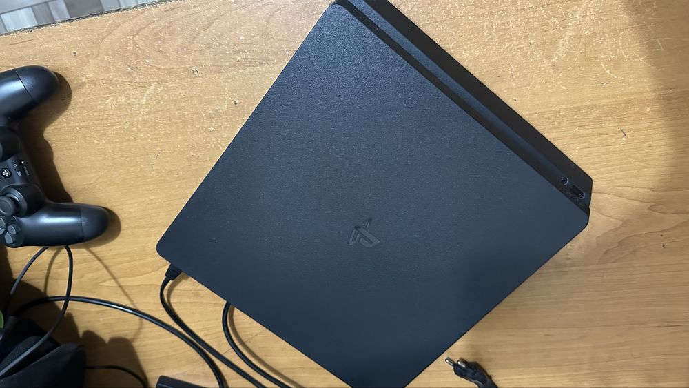 Игровая приставка PlayStation 4