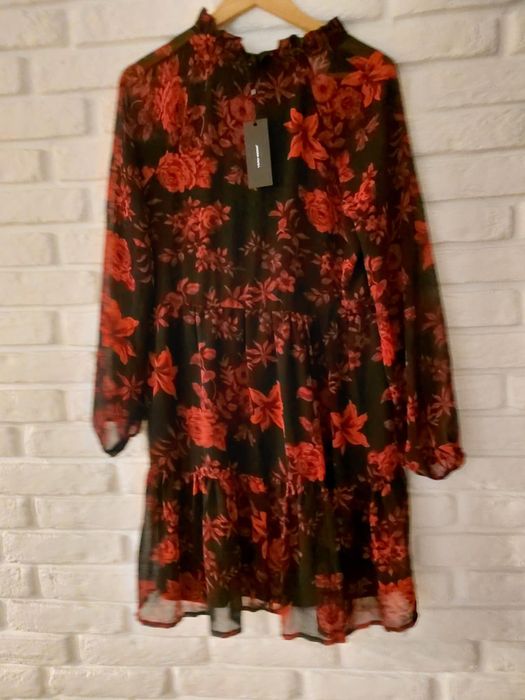 Продавам нови рокли