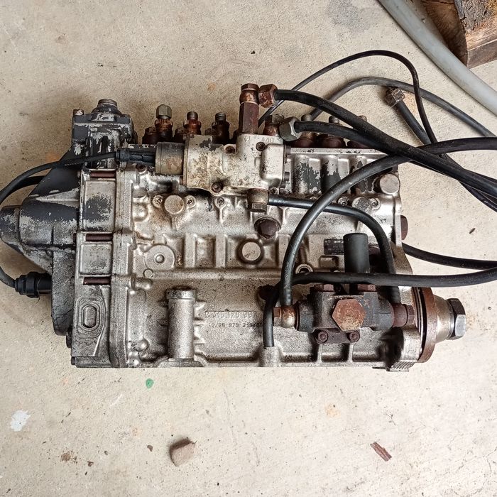 Vând pompă de injecție scania 144 L