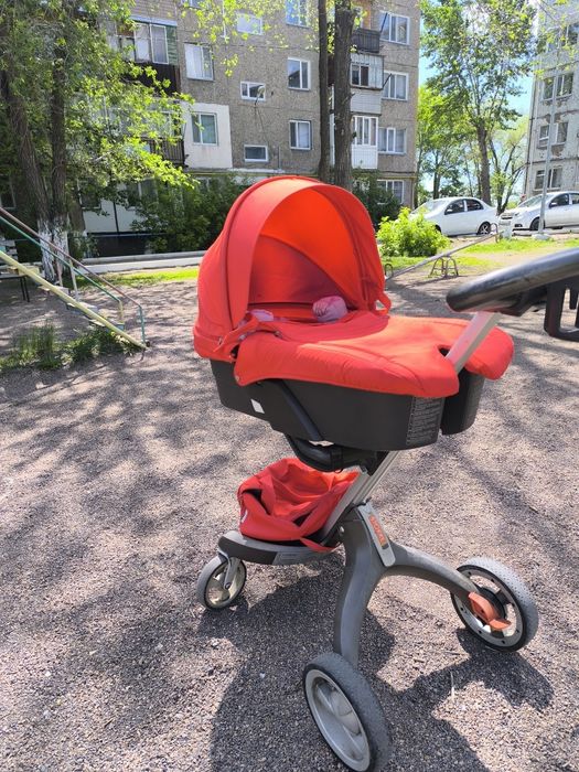 Продам премиальную коляску Stokke Xplory