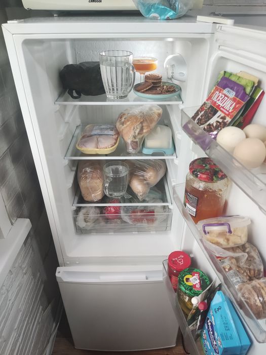 Продам холодильники 2штуки.