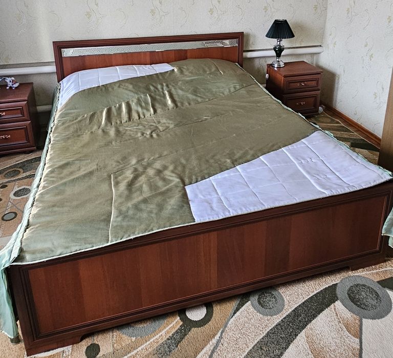 Продам спальный гарнитур