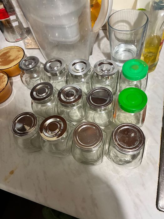 Бурканчета за подправки и още нещо