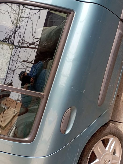 Vând uși și aripi , stare perfectă Renault clio 2 extrem,