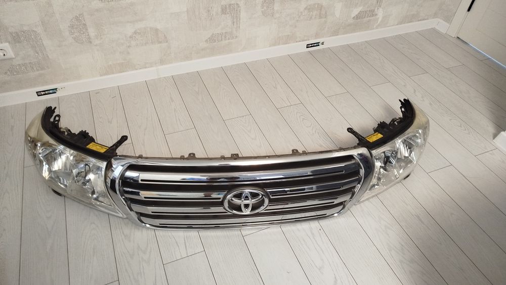 Комплект фар и решётка радиатора