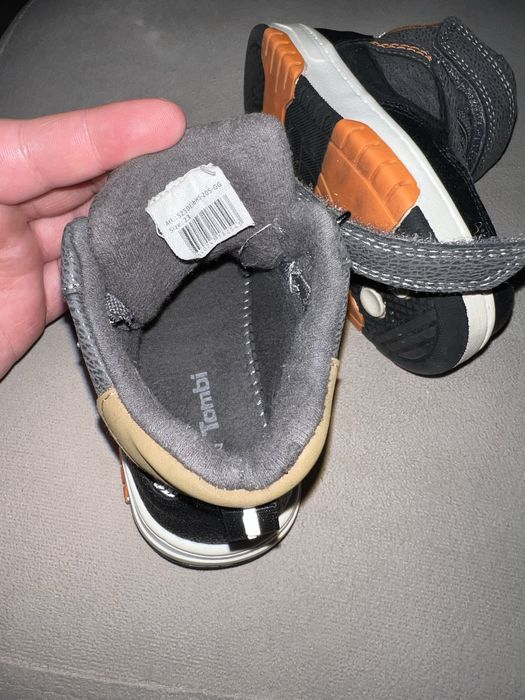 Продам детские ботинки