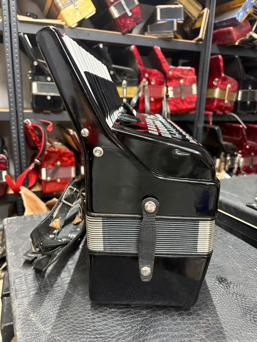Acordeon nemtesc Weltmeister cu 60 de basi