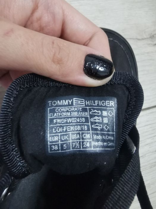 Adidași Tommy Hilfiger, 38, dama