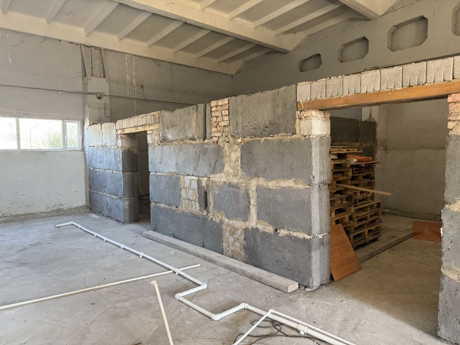 Продаю базу,  очень большая в центре города