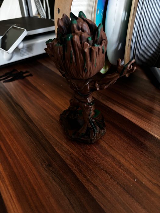 Ръчно оцветена фигурка на Groot