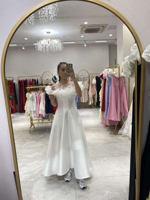 Элегантное белое вечернее платье
