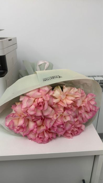 Продаются цветы, букет из 7 роз